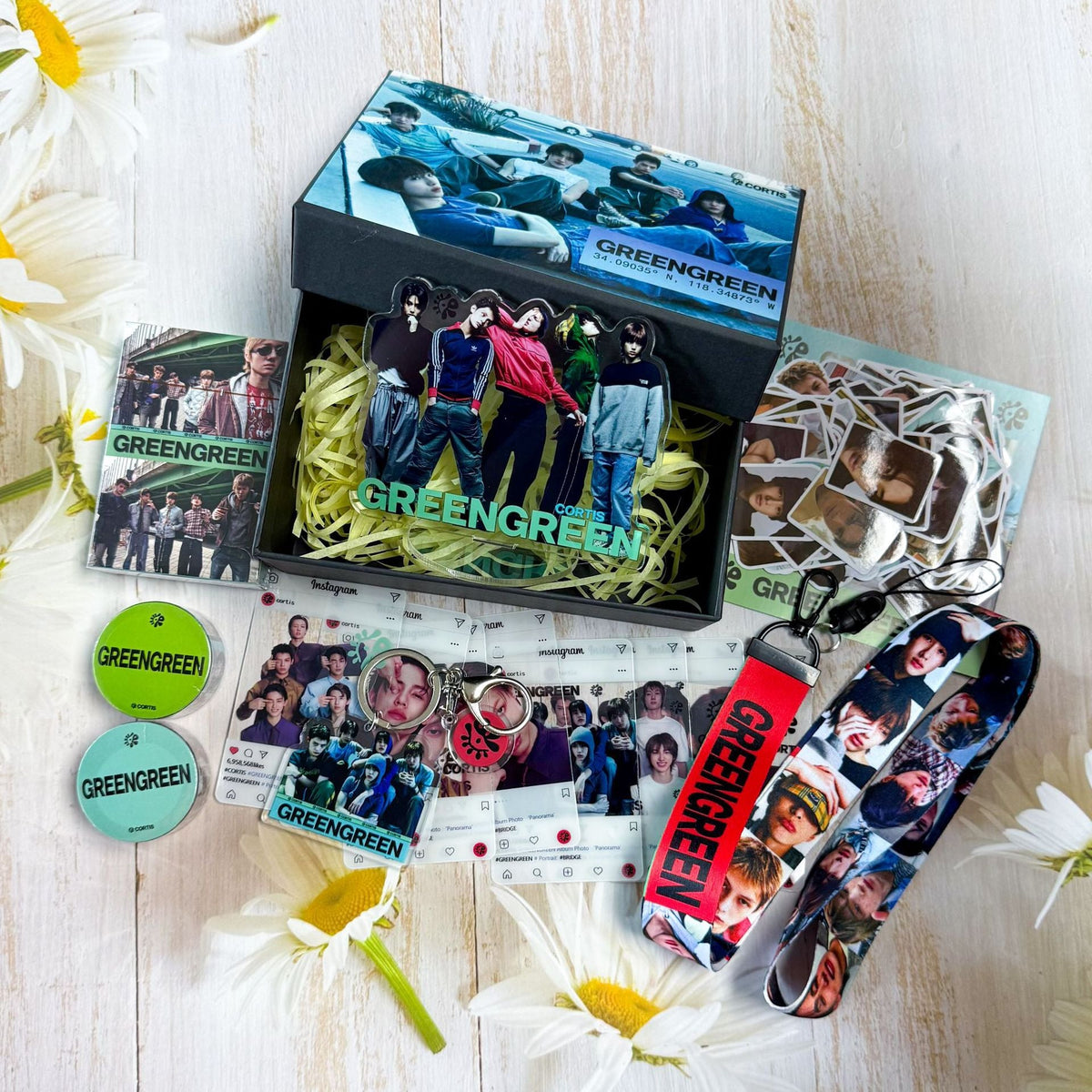 CORTIS GREENGREEN WITH 175 PIECES (GIFT BOX WITH/ VARIOUS ITEMS!✨)